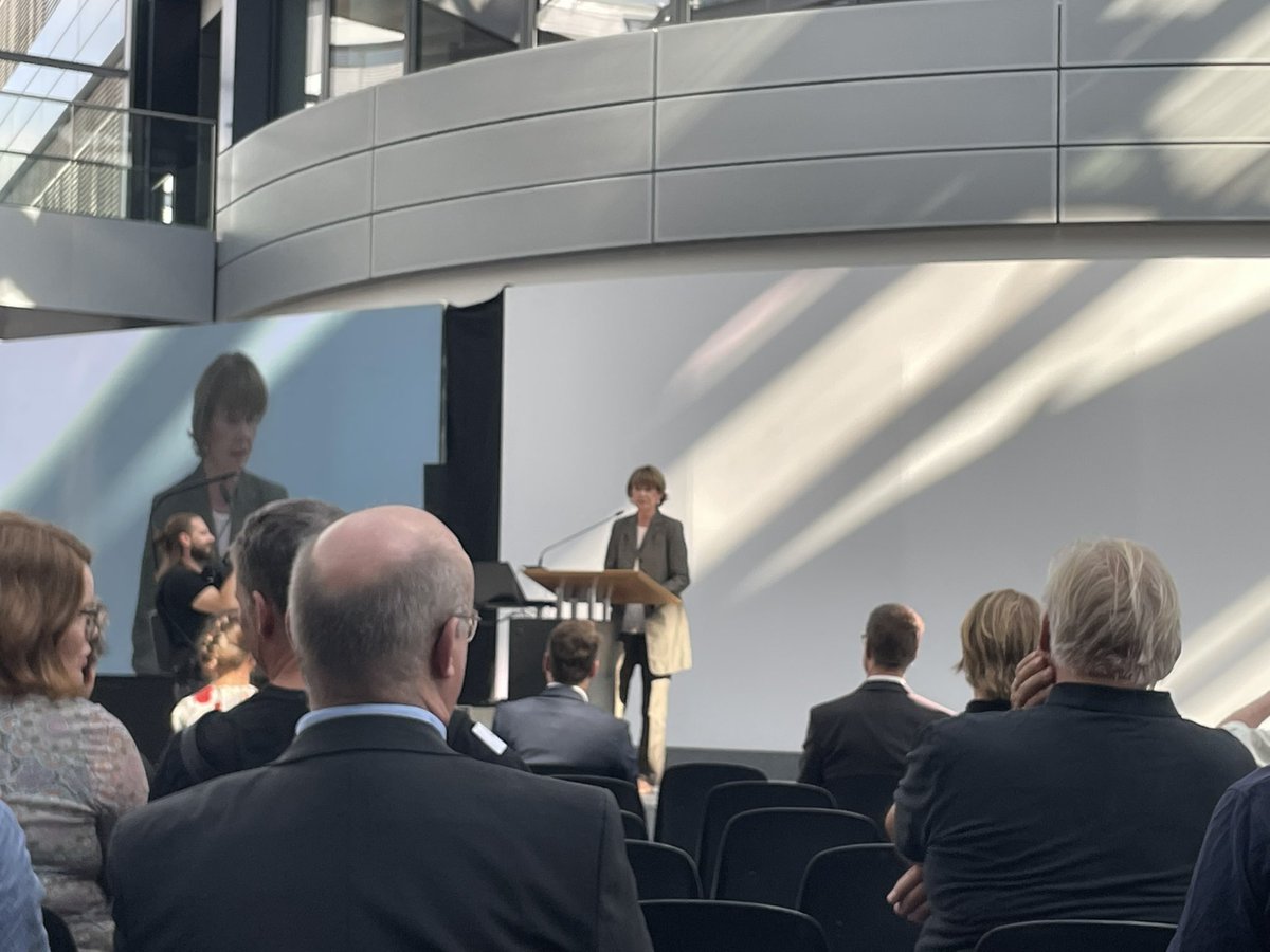 madameela's tweet photo. Heute in Sachen #DigitaleTeilhabe auf der #SmartCity #Cologne. Freue mich auf spannende Gespräche und spannende Leute #piksl #macheseinfach https://t.co/XORnzuS0Rh