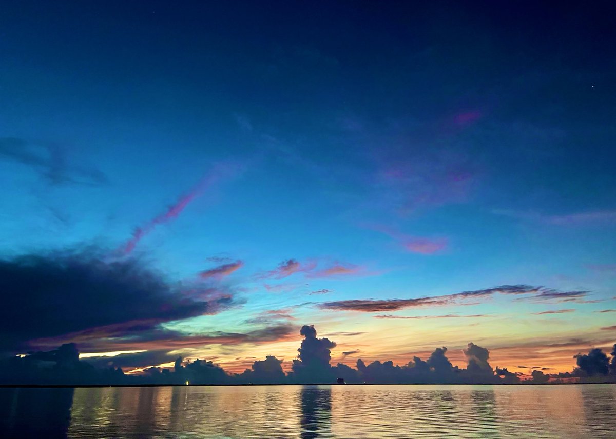 tbenderphoto1's tweet photo. @NASA #LiveCoverage of @NASAArtemis 1 at @HeraldTribune (#Saturday, Sept. 3, 2022) #Liftoff window opens with a two hour window at 2:17 p.m. #Weather looking good with a chance of "go" improving to 80% by end of 2hr window. #RockitMan ππΌ
#GoLiveNow ππΌ https://t.co/PBZ7gc5lgF https://t.co/wPQZYHgQXU