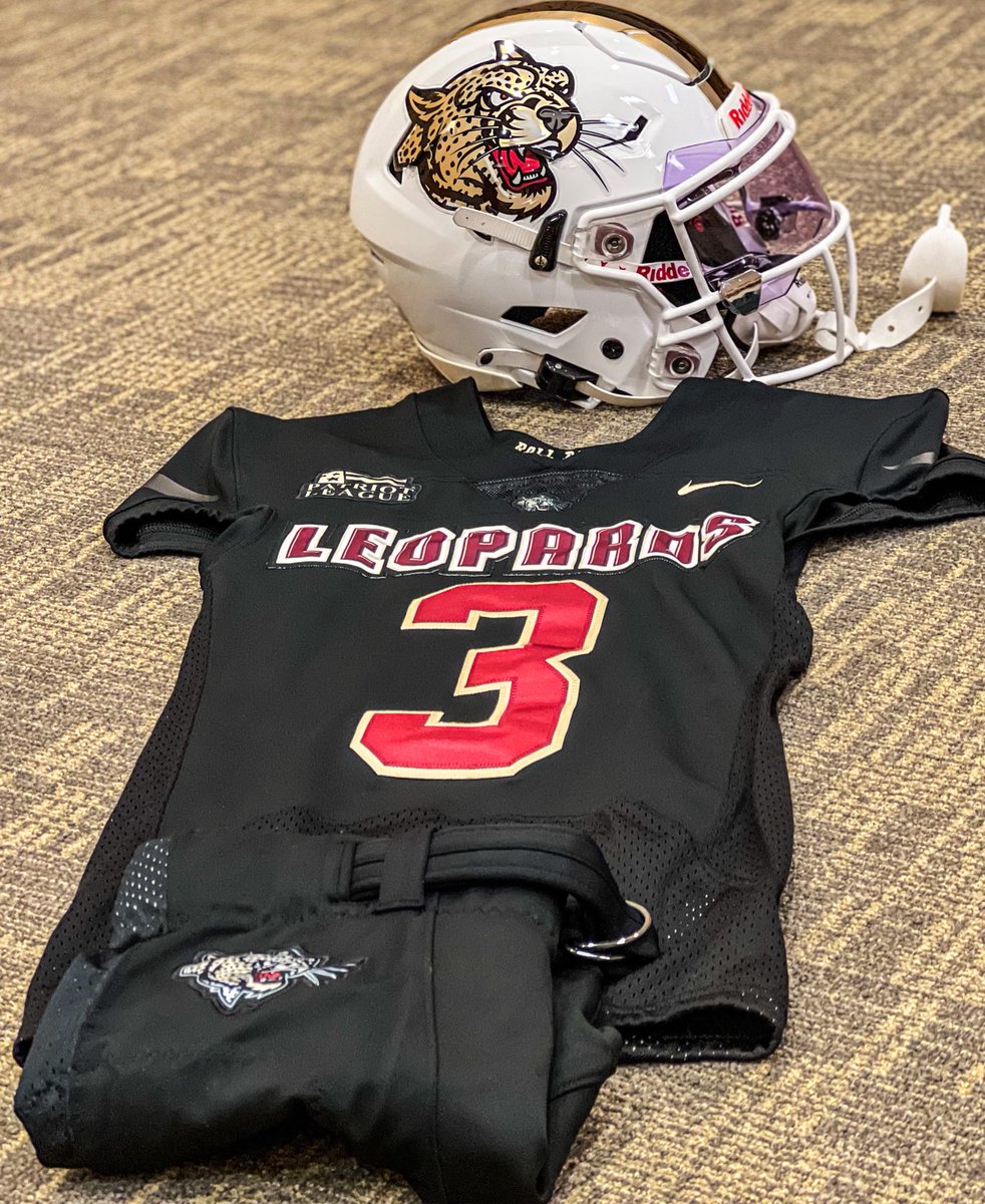LafColFootball's tweet photo. ⚪️
⚫️
⚫️

#ClimbTheHill https://t.co/I8JcCK75T0