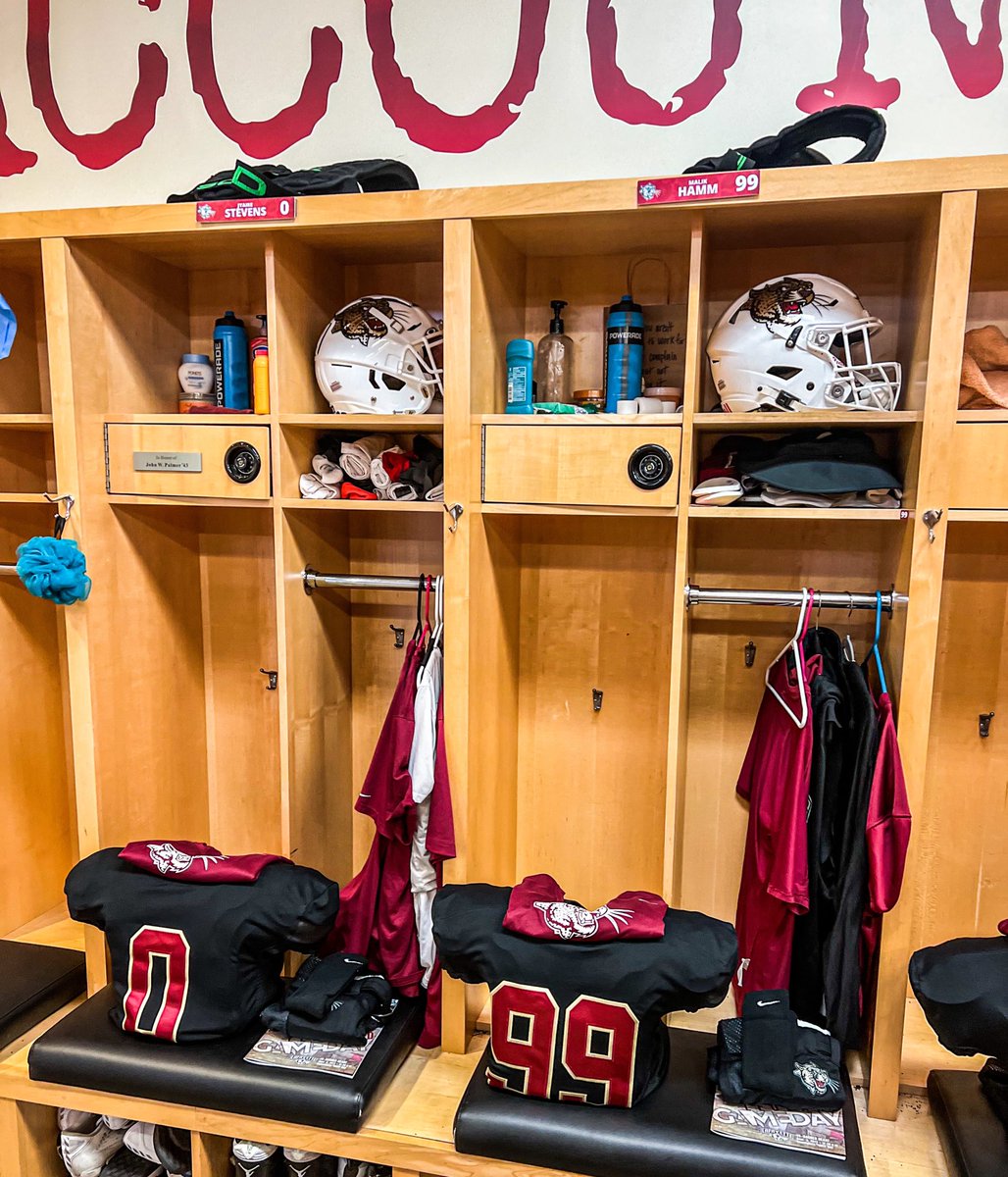 LafColFootball's tweet photo. ⚪️
⚫️
⚫️

#ClimbTheHill https://t.co/I8JcCK75T0