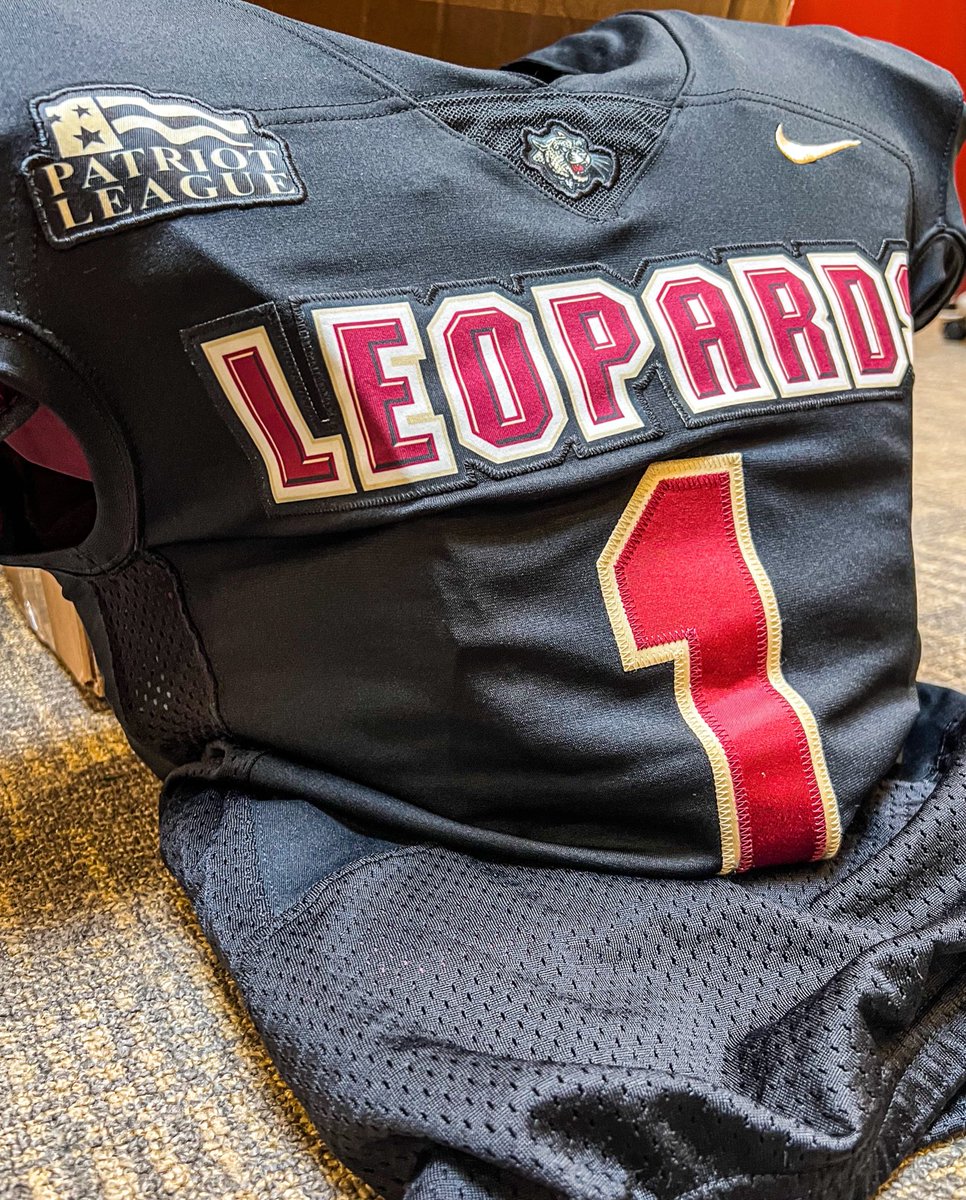 LafColFootball's tweet photo. ⚪️
⚫️
⚫️

#ClimbTheHill https://t.co/I8JcCK75T0