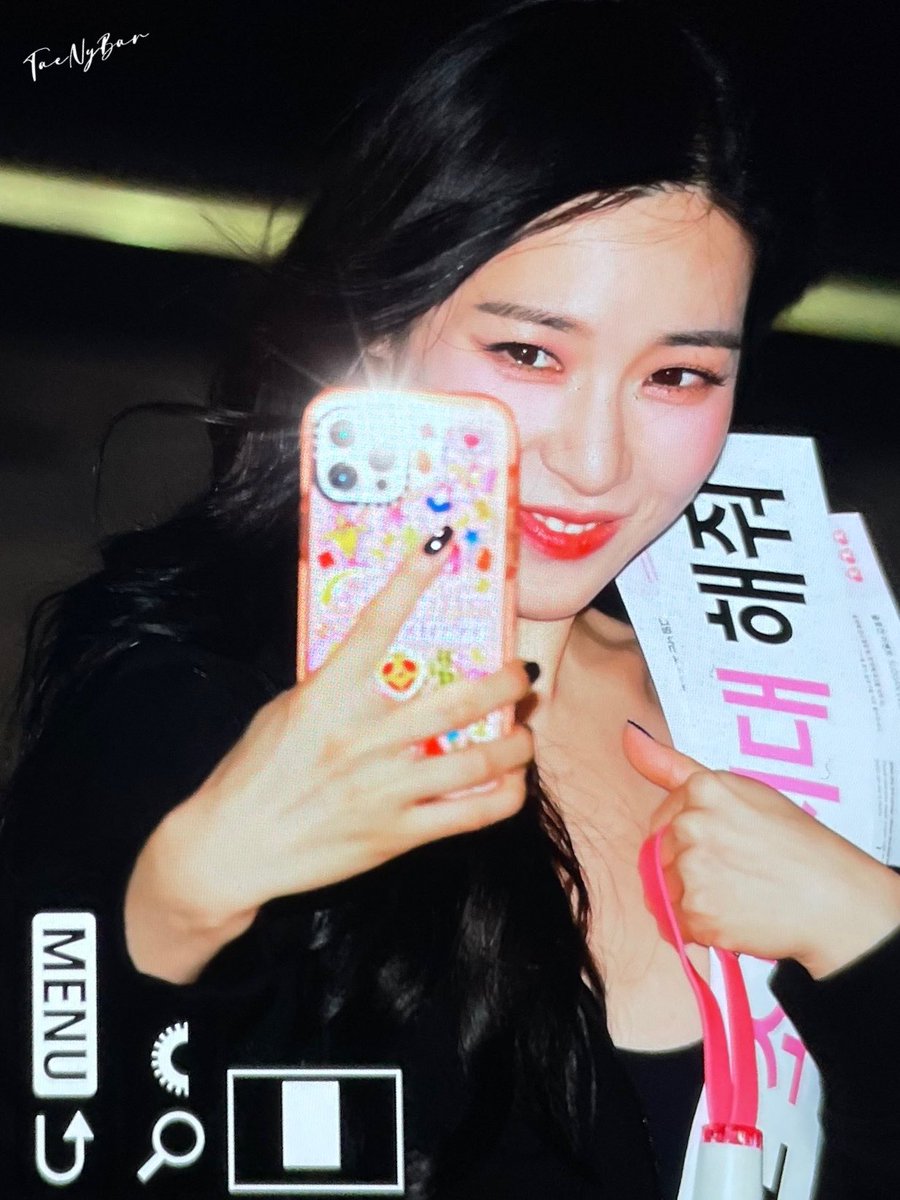 PreciousMmts's tweet photo. 220903 티파니 팬미팅 퇴근 프리뷰

#티파니 #티파니영 #TiffanyYoung @tiffanyyoung https://t.co/2EVqWh3QIt