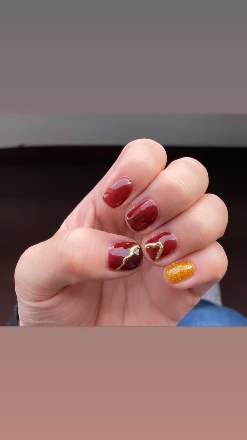 تويتر Rina على تويتر 開き通り越して冬っぽくなった ボルドーとフラッシュグリッタージェル セルフジェルネイル セルフネイル 秋ネイル ショートネイル T Co 8iv6bkqy6r