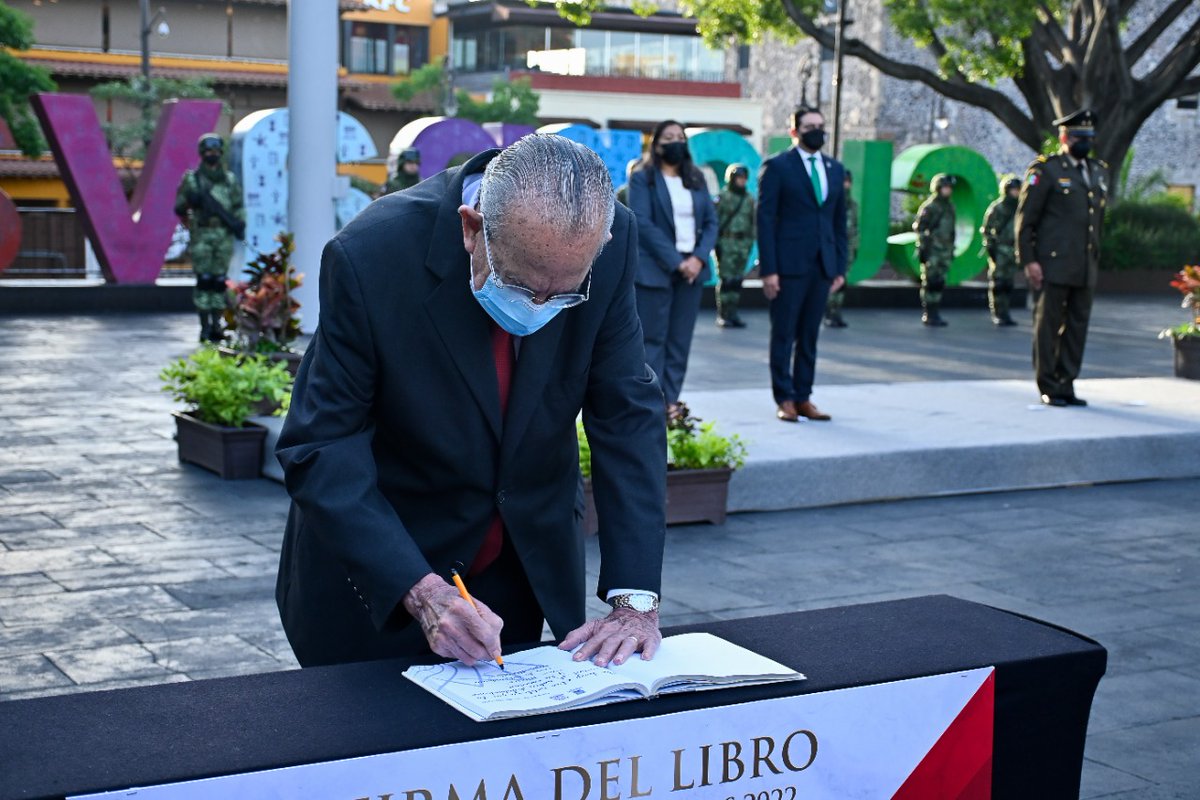 Llama secretario de educación a fomentar el civismo y valores patrios 
facebook.com/10006455587463…