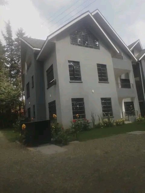 FrenPropertie's tweet photo. 1 BEDROOM HOUSE TO RENT AT KAREN
    Lovely and new houses to rent. Located along DAGORETTI ROAD off Rhino park road near resurrection garden,open kitchen. Renting at 60k per unit. Call us on 07112944739 https://t.co/q2TSmqzkBF