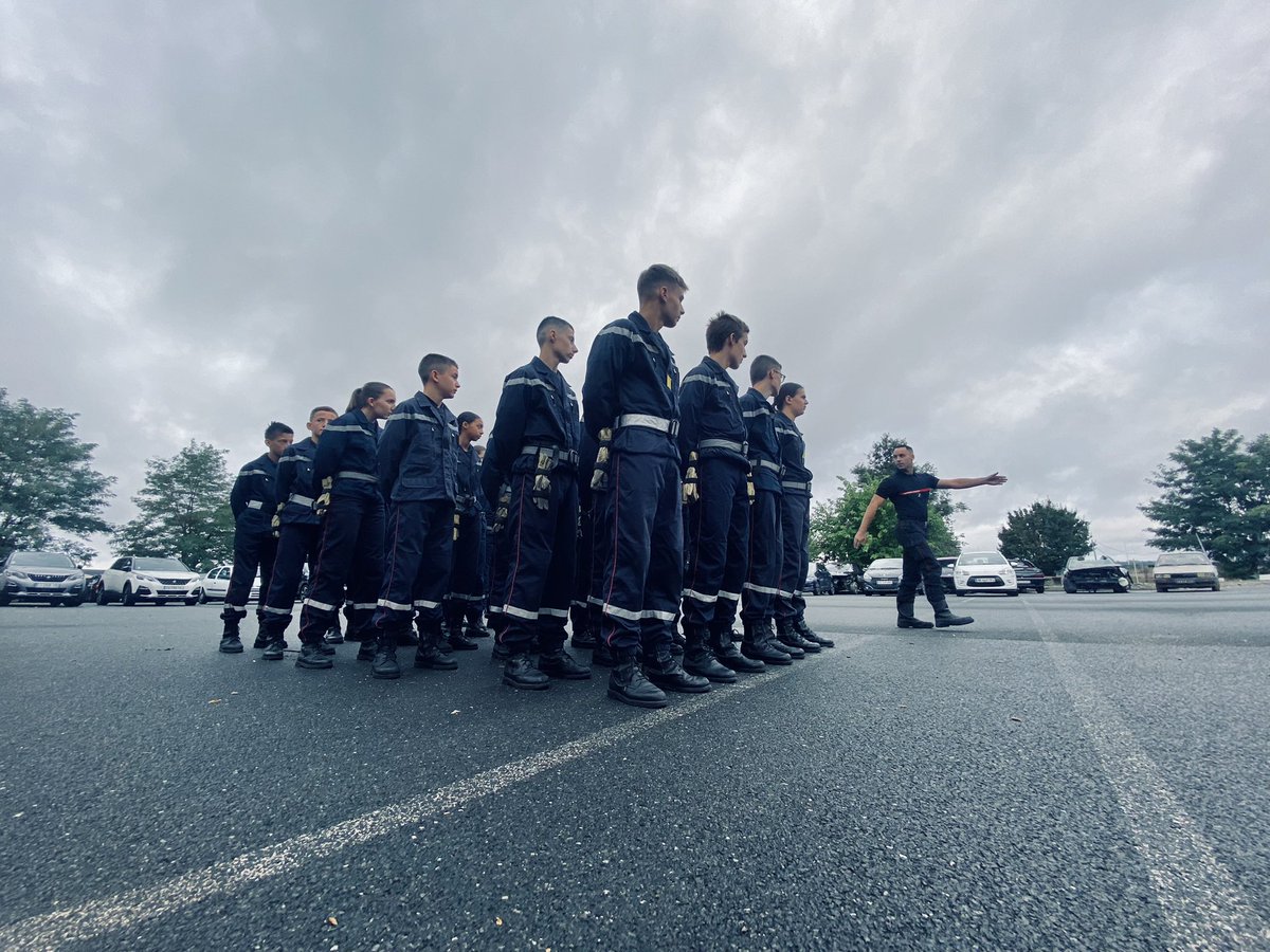 JDeols's tweet photo. L’heure de la rentrée a sonnée pour nos jeunes 🚒 

Au programme réunion parents/JSP

Et RAID d’accueil encadré pas l’adj Delcambre 

Leurs responsables étaient aussi de la partie pour suivre les épreuves des jeunes 💪🏼
À samedi prochain pour de nouvelles aventures ! https://t.co/OUR3osIZtC