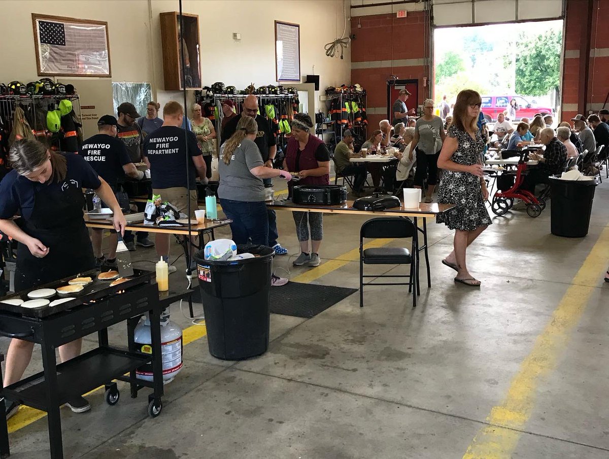 SenJonBumstead's tweet photo. This morning I attended the Newaygo Firefighters pancake breakfast. It was great to catch up with many friends and help show my support for our amazing first responders. https://t.co/ZyUV20DemZ