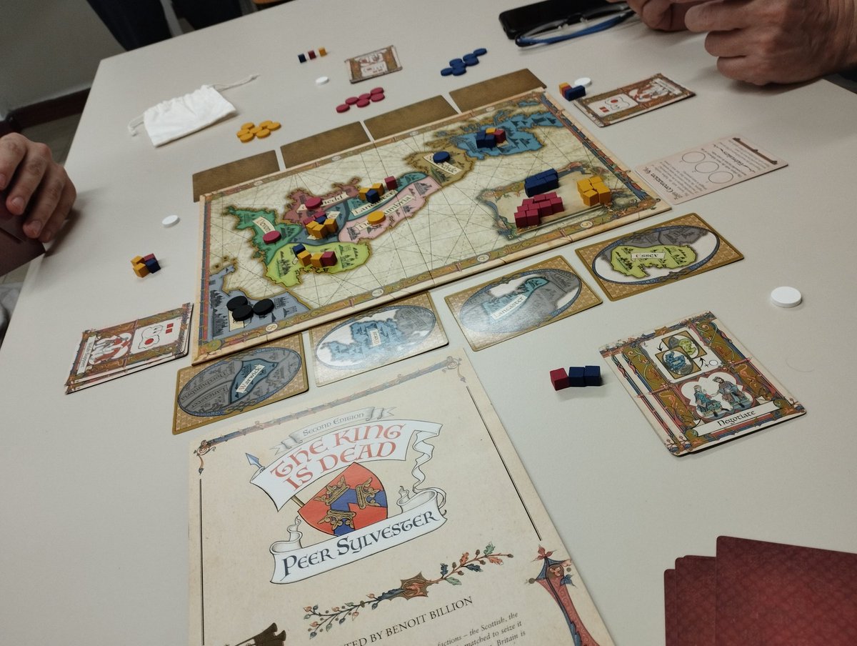 Balaclaba's tweet photo. La vuelta al cole con los compis de @ClubBatallador siempre se hace más llevadera. #TheKingisdead, #SplendorMarvel y #TyransoftheUnderdark. Con @CCCPVostok @Zapoleon3 y Lorenzo.¿Juarjames? 🤔 Poz no. Pero risas y endorfinas jugonas a cholón.  #Nosgustajugar https://t.co/x6mctzyjlg