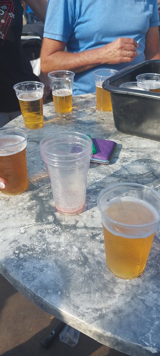 grollemansie's tweet photo. En daar gaan we weer....πΊπ€ͺππ #feestje #feesttent #gezellig https://t.co/YFWrUM2Qp2