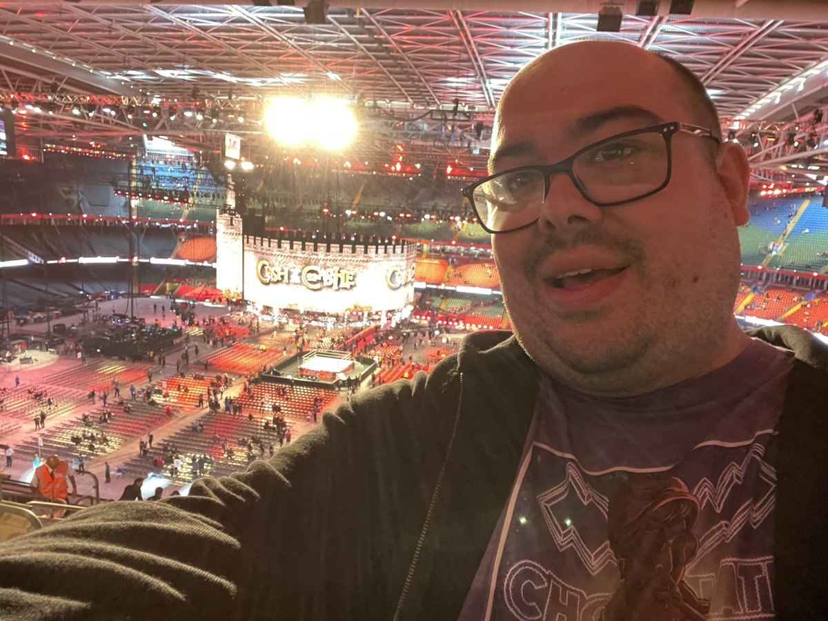 RefDannyMarks's tweet photo. It’s alright, I didn’t want to see the entrances anyway…!! #RestrictedView #WWEClash https://t.co/jWvCKO8kS7
