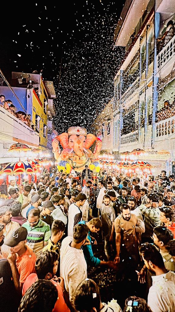 Drvirithakrish1's tweet photo. Amid the recent communal flare ups being witnessed,instances of people using religion and God to fight over trivial issues, The fact that a Muslim brother, Rehan Siddique from Ramnagar, Hyderabad has been organising the Ganesh festival since 20 years fills my heart with joy. https://t.co/N4eLPSi7Mu