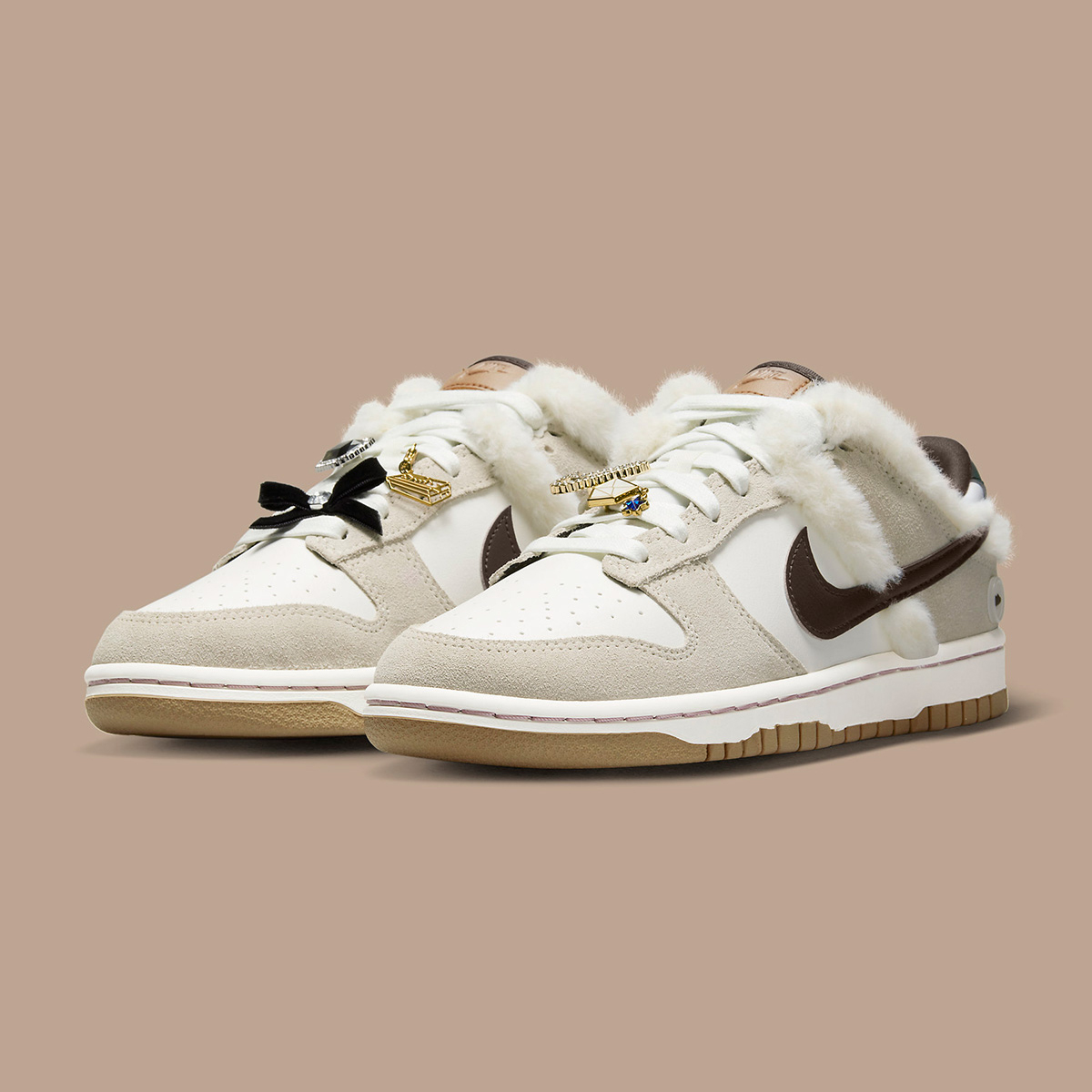 houseofheat's tweet photo. First Looks // Nike Dunk Low “Fur &amp; Bling” 💍

MORE HERE: https://t.co/Px6N9CbHjV https://t.co/11YczIbXAc