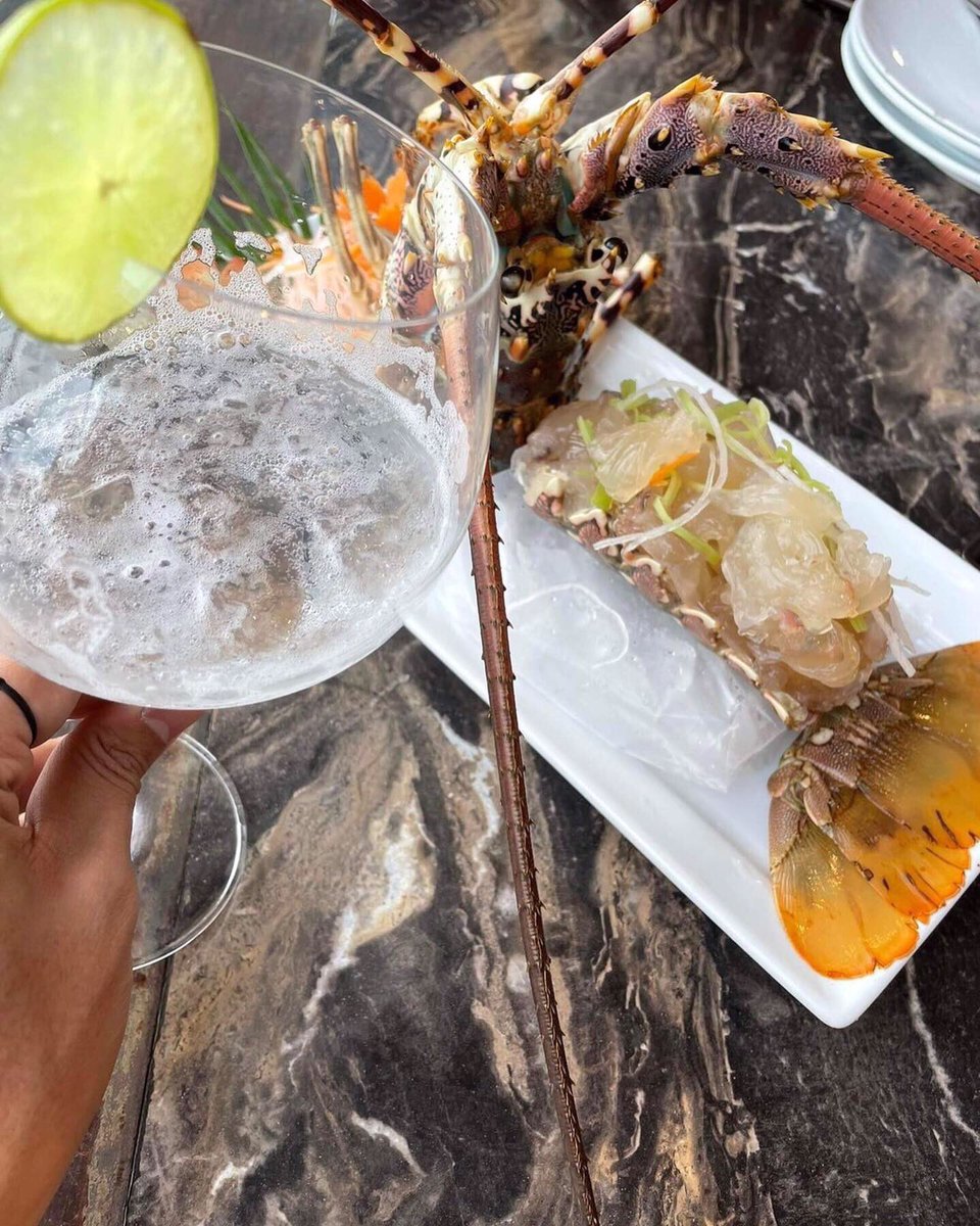 Eamy442's tweet photo. Lobster dinner Phuket https://t.co/BE7xdMtikf