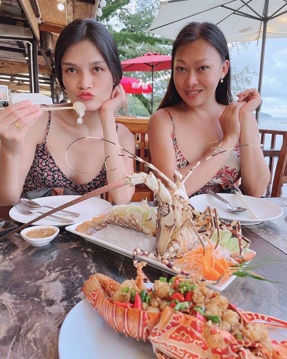 Eamy442's tweet photo. Lobster dinner Phuket https://t.co/BE7xdMtikf