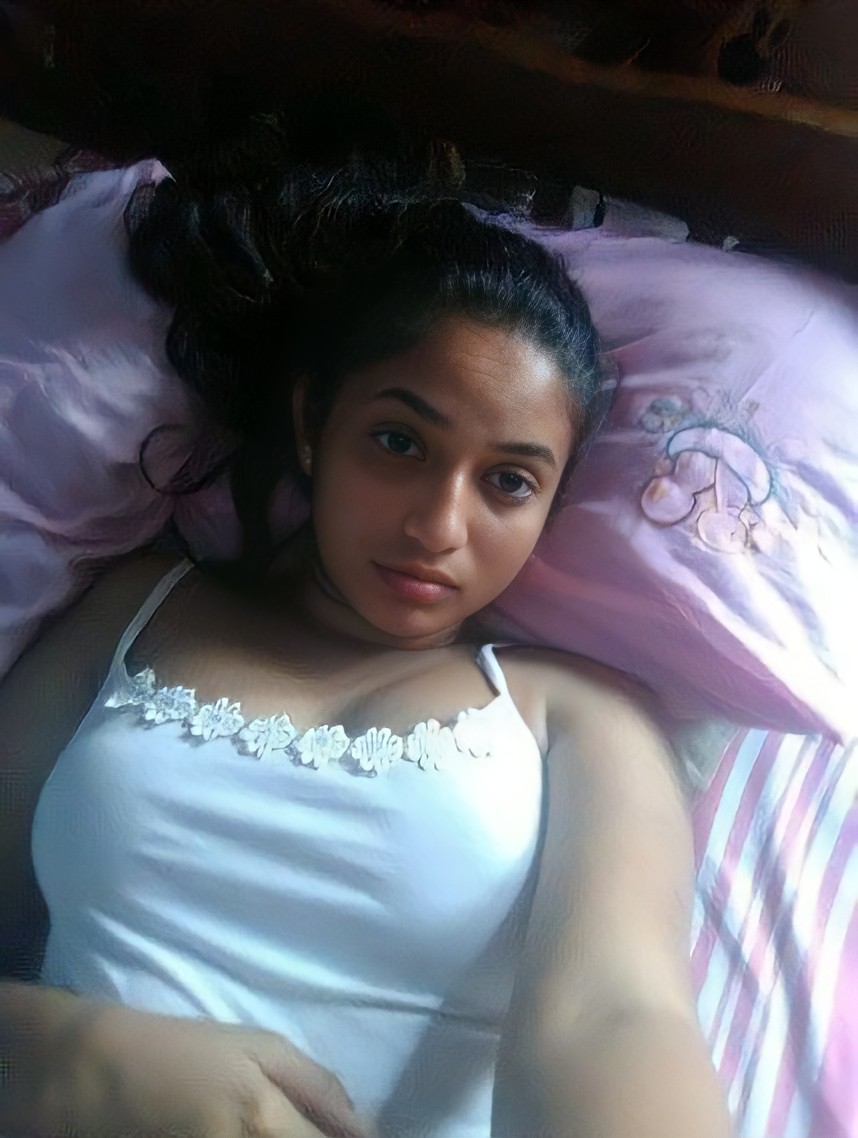 AnshikaCam's tweet photo. Available now ❤️😘 #paidcam #camfun #cam #paidservice #service #paytm #gpay #phonepe #paidgirl #available #genuine #genuinepaid https://t.co/qHyKcbYRP1