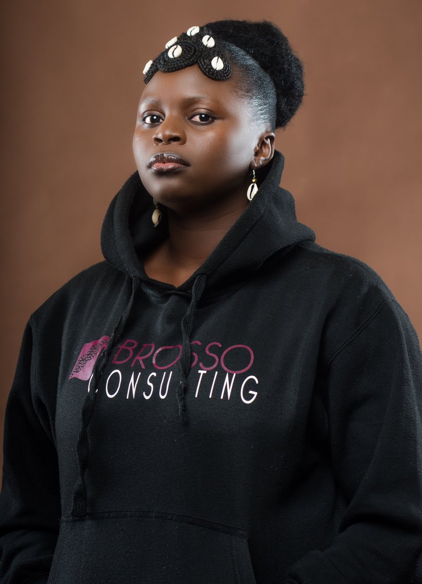 elektradajqueen's tweet photo. The beauty of art is the ability to create magical possibilities from the unexpected. One eye sees, the other feels! #creativity #creativequeen 

Photo credit: @biggerpapa2 @STSPICTURES 
Hair &amp; Makeup by Me🥰

#gambia #creativity #photographylovers https://t.co/6uhqmYnEY2