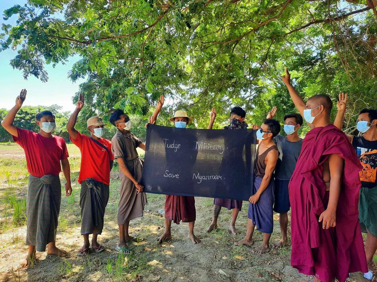 Despite having difficulties, the Pyigyitakun’s night strike led by a monk who is charged under section 505 (A) , was continued successfully today.   #2022Sept3Coup #AcceptNUGRejectMilitary #WhatsHappeningInMyanmar