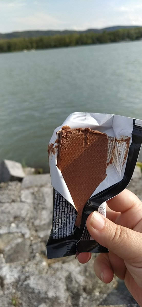 AberAlles's tweet photo. #proteinriegel mit Schokolade mitnehmen war eine blöde Idee #radtour https://t.co/jOeK6XbQT5