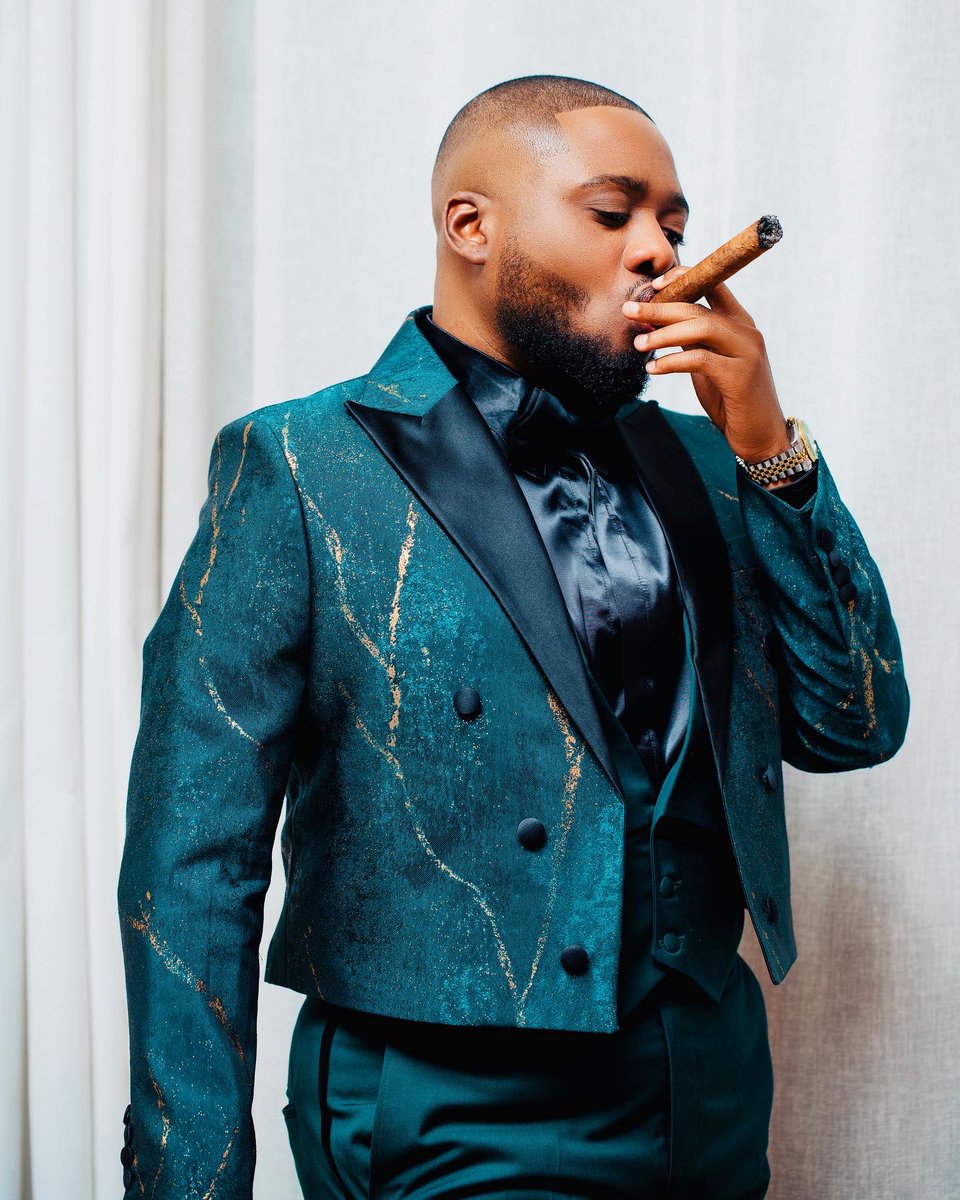 petermwansapml's tweet image. PML has arrived!!!! Lusaka July 2022, the invite said come in Emerald green. Need I say more?

Suited in: @houseofpml
Photography: @mukoko_photography_z.m 
Location: @terraceapartments  

#LusakaJuly2022 #PRGirlMedia #PRgirl2022 #Polo