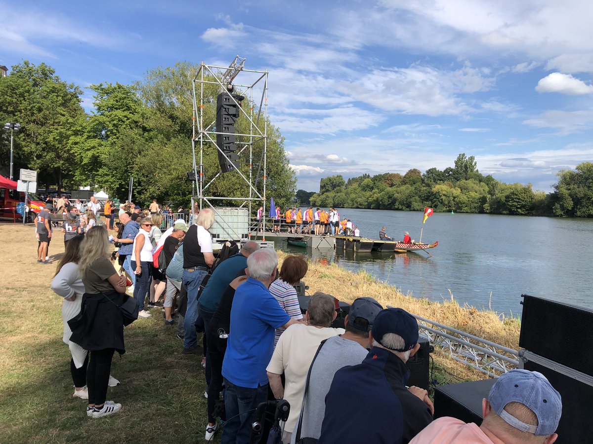 ronmuc's tweet photo. So jetzt gilt es. Großes Finale für die #ViactivPurpleDragons beim #Hanauer Bürgerfest #Evonik #Drachenboot #Viactiv https://t.co/s9s56xP8bl