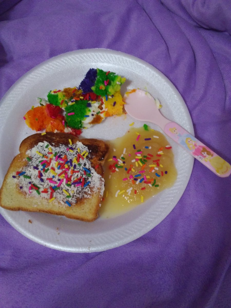 CyberFluffyNutz's tweet image. &quot;So, what kinda food do you eat?&quot; Me:
Rainbow cake fairy toast and Apple sause with vanilla rainbow sprinkles
#neatstuff