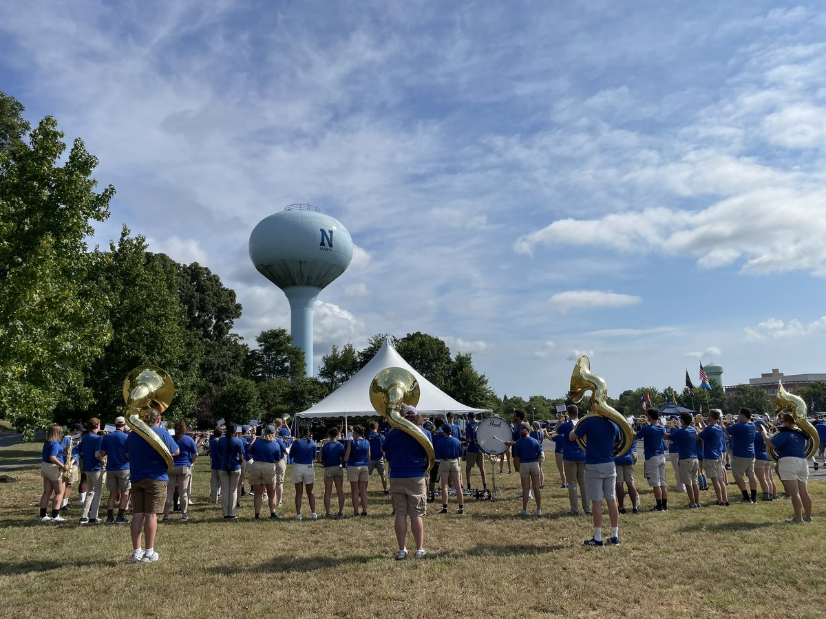 UDBlueHens's tweet photo. Pregame in Annapolis! Let’s go Hens! https://t.co/IZCsO5g0gA