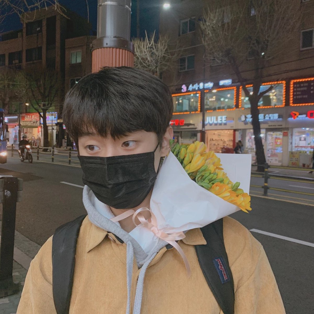벌써 9월이네요. 다음주에는 태풍까지 온다고 하는데 모두 조심하시고, 코로나도 조심하셔야 해요! (사진은 데뷔하기 전 지우🫥)