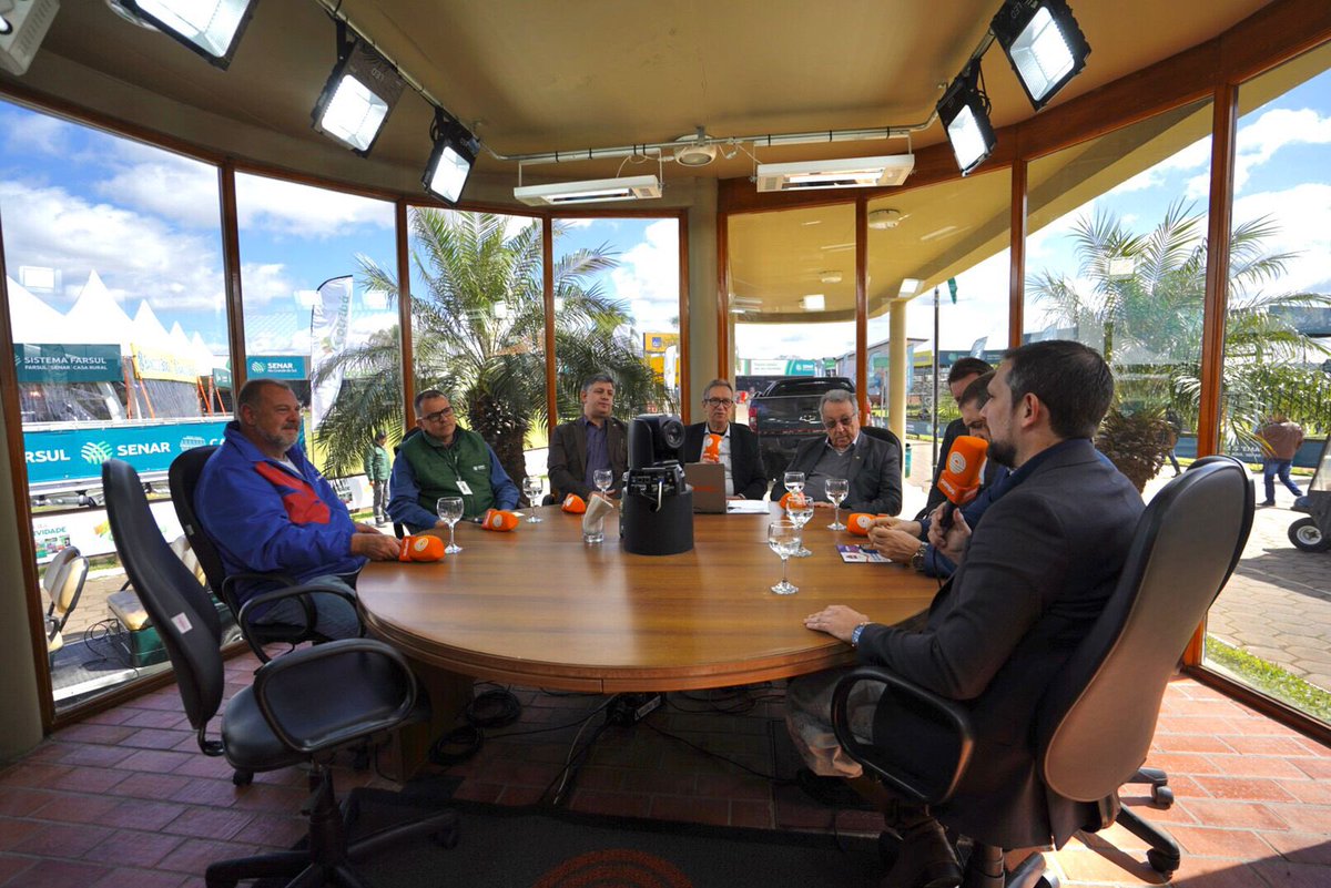 leo_pascoal's tweet photo. Concedi entrevista à Rádio Liberdade e a Tv Pampa, da Rede Pampa de Comunicação, para falar sobre as expectativas do último final de semana da Expointer 2022. #Expointer2022 https://t.co/ND22aBh8qT
