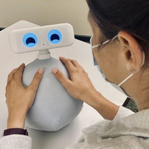 Congratulations to Kayla Matheus, my 3rd year PhD student, for winning the Best Student Paper award at Ro-MAN 2022 for her design of Ommie, a robot that helps you practice deep breathing exercises to reduce anxiety and depression.