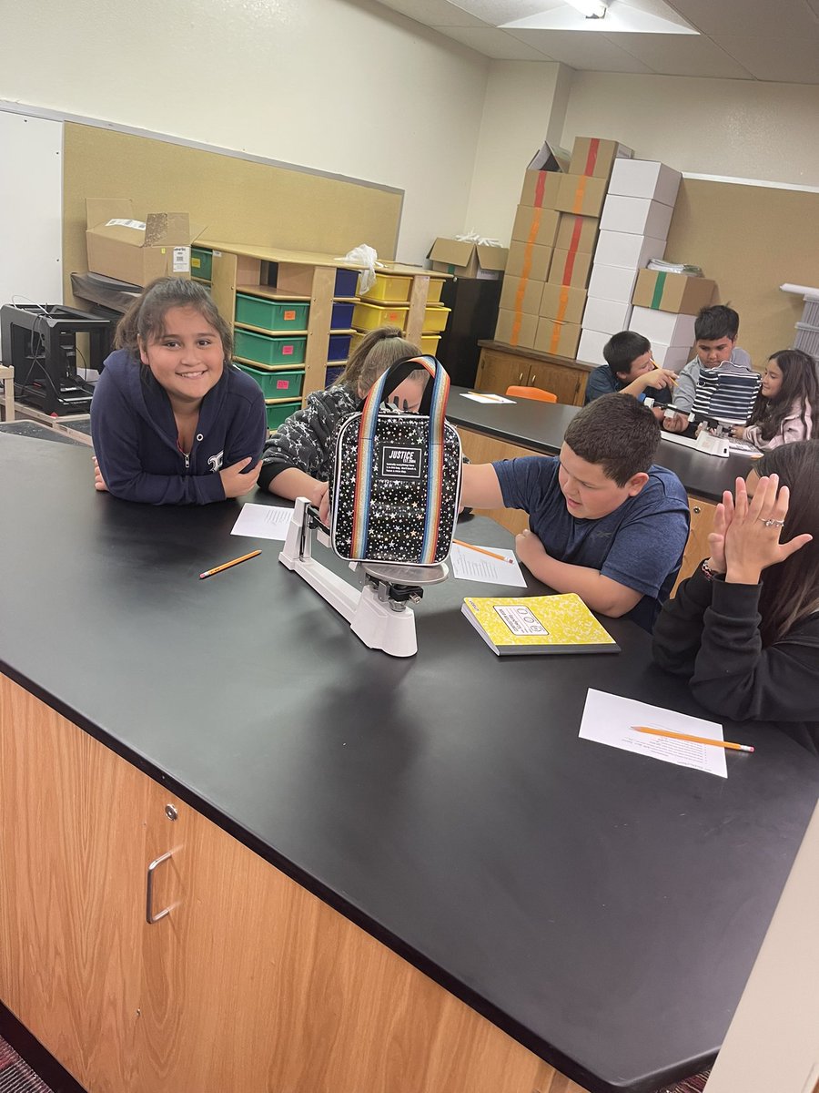 bailey_h19's tweet photo. 5th graders learning how to measure mass with our triple beam balances. 👩‍🔬 @NoelLonghorns https://t.co/HREF6HEfZM