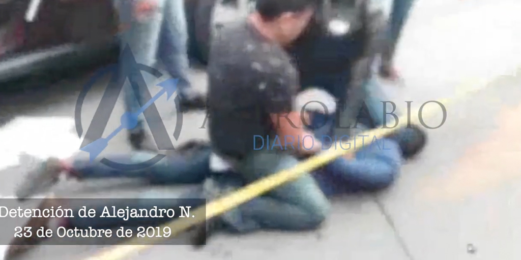 AntenaSanLuis's tweet photo. #SLP │ #VIDEO A tres años de la #aprehensión de #AlejandroN., los detalles
Pretendió evadir la justicia al provocar una persecución de 2.8 kilómetros luego de que los policías ministeriales le marcaron el alto en un primer intento por aprehenderlo -> https://t.co/OSoZFoq8sW https://t.co/ohUP3ZTmNu