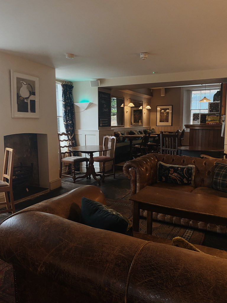 The snuggiest of all snugs 🙌🏻🛋

#theswan#theswaninwedmore#theswanwedmore#somersetpub#cosy#somersetpubs#pubsinsometset#inn