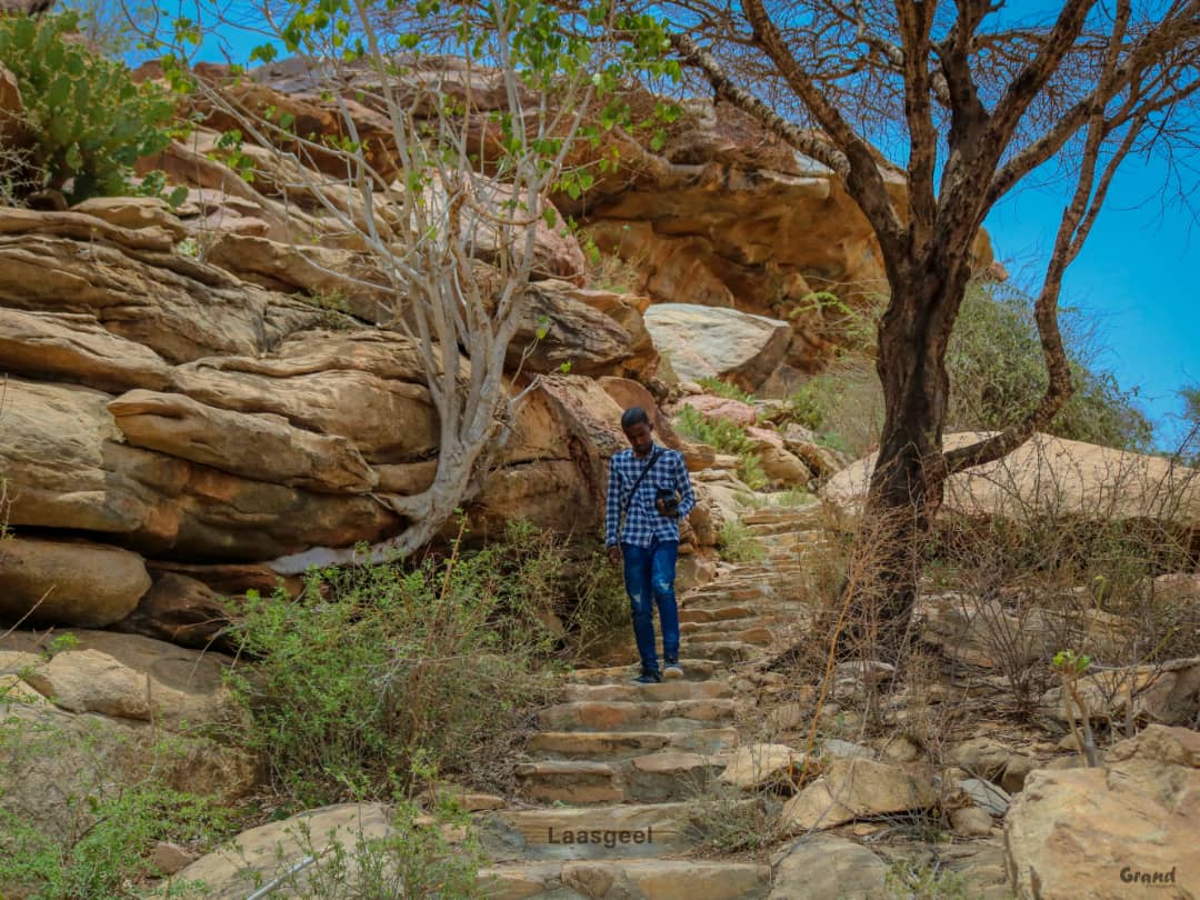aidarousafrah's tweet photo. Exit of laasgeel mountain. https://t.co/T3kUJf0ufb