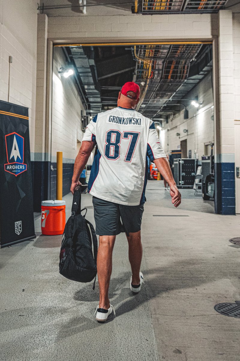 PLLChaos's tweet photo. Fitting right in here. 

📍Gillette Stadium
@AndyTowersPLL 🤝 @RobGronkowski https://t.co/tTI0Jvg9wY