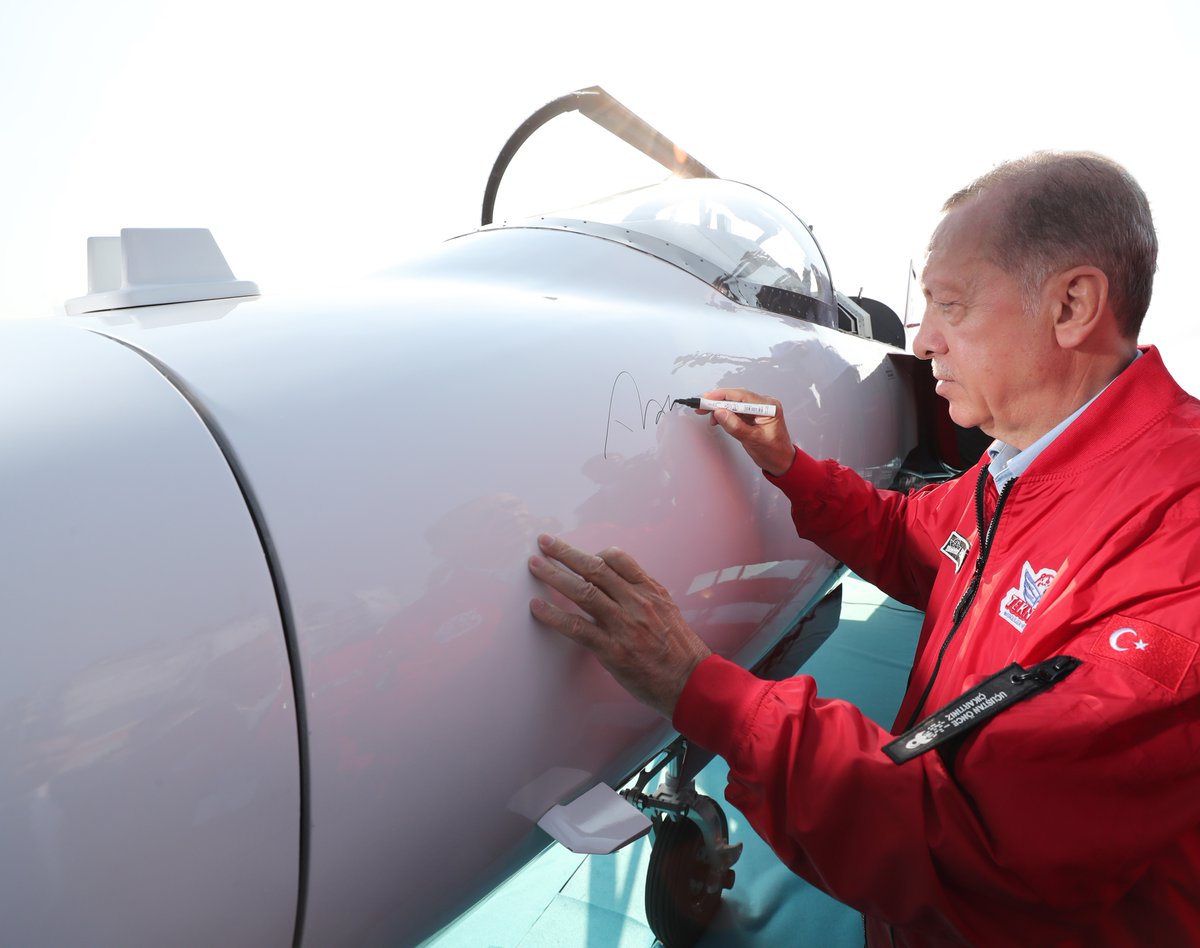 RTErdogan's tweet photo. Türkiye’nin ilk jet motorlu yerli uçağı, Hürjet... 🇹🇷 https://t.co/e3619boYn3