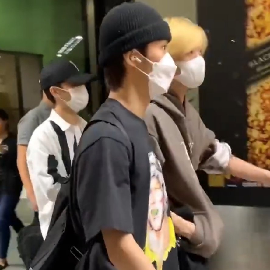 chocohyck's tweet photo. welcome back to the philippines mark and haechan! https://t.co/nvLbDXoJrB