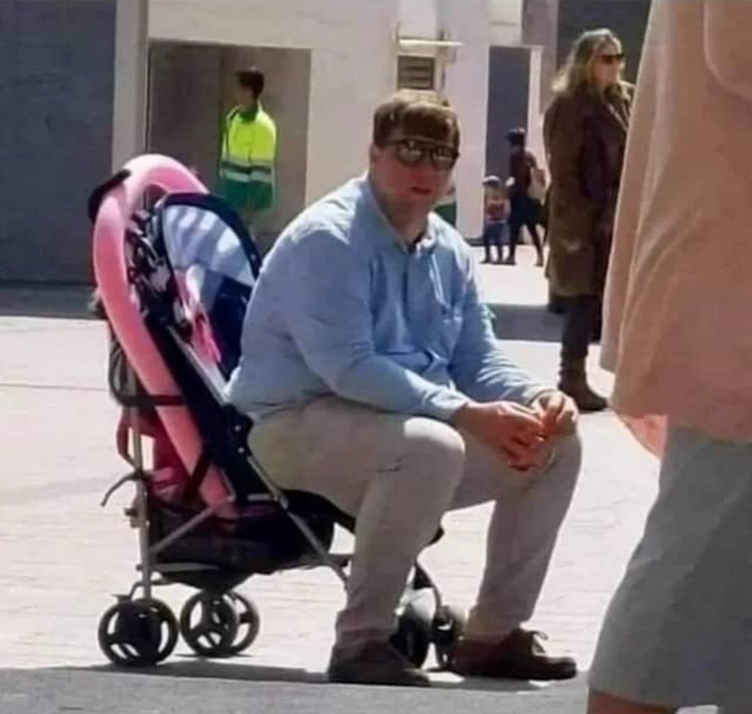 Dutchess2016's tweet photo. Kkkyle at 40..out for a stroll with his mom. #bb24 #StopProtectingKyle #KKKyle https://t.co/r5Xh9iX3Wp
