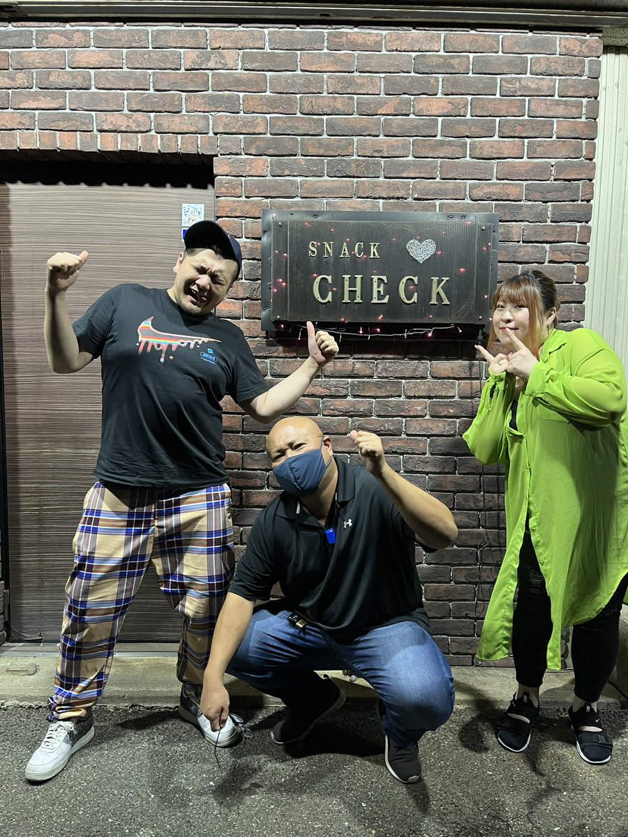 TETUSYOU6's tweet photo. bar snack check
いつも観戦やポスター貼らせてくれてサンキューな！

昨日も楽しかったわ
ここは俺様のオススメや
お前らも行ってみるがいいよ👁

バー・スナック チェック
北九州市小倉南区中曽根5丁目7-10
open21:00～last 定休日不定休 

 #北九州市小倉南区
 #barsnack
 #がむしゃらプロレス https://t.co/qLNYwIloiE