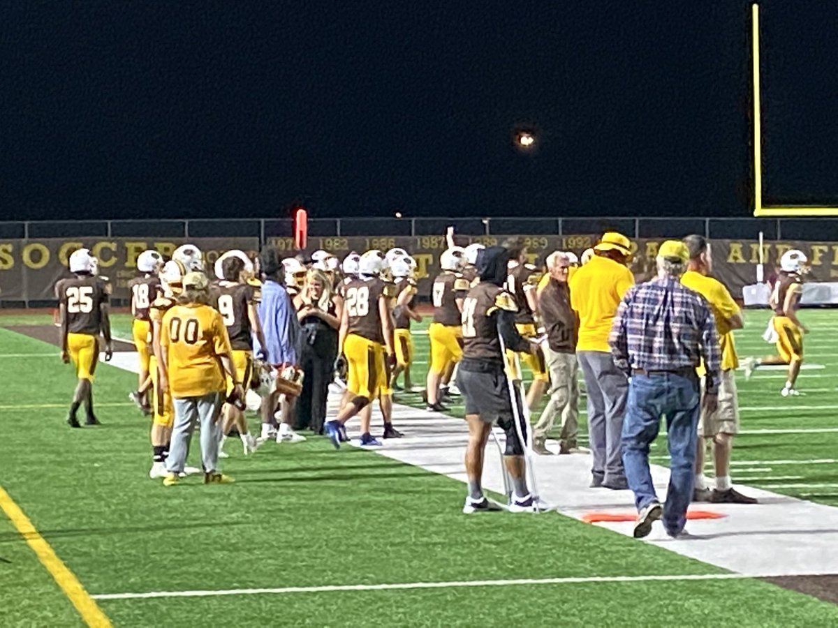 mbeaton30's tweet photo. The Bruins get the win 31-6 over the Knights! Go Bruins! https://t.co/F7azNVIFGb