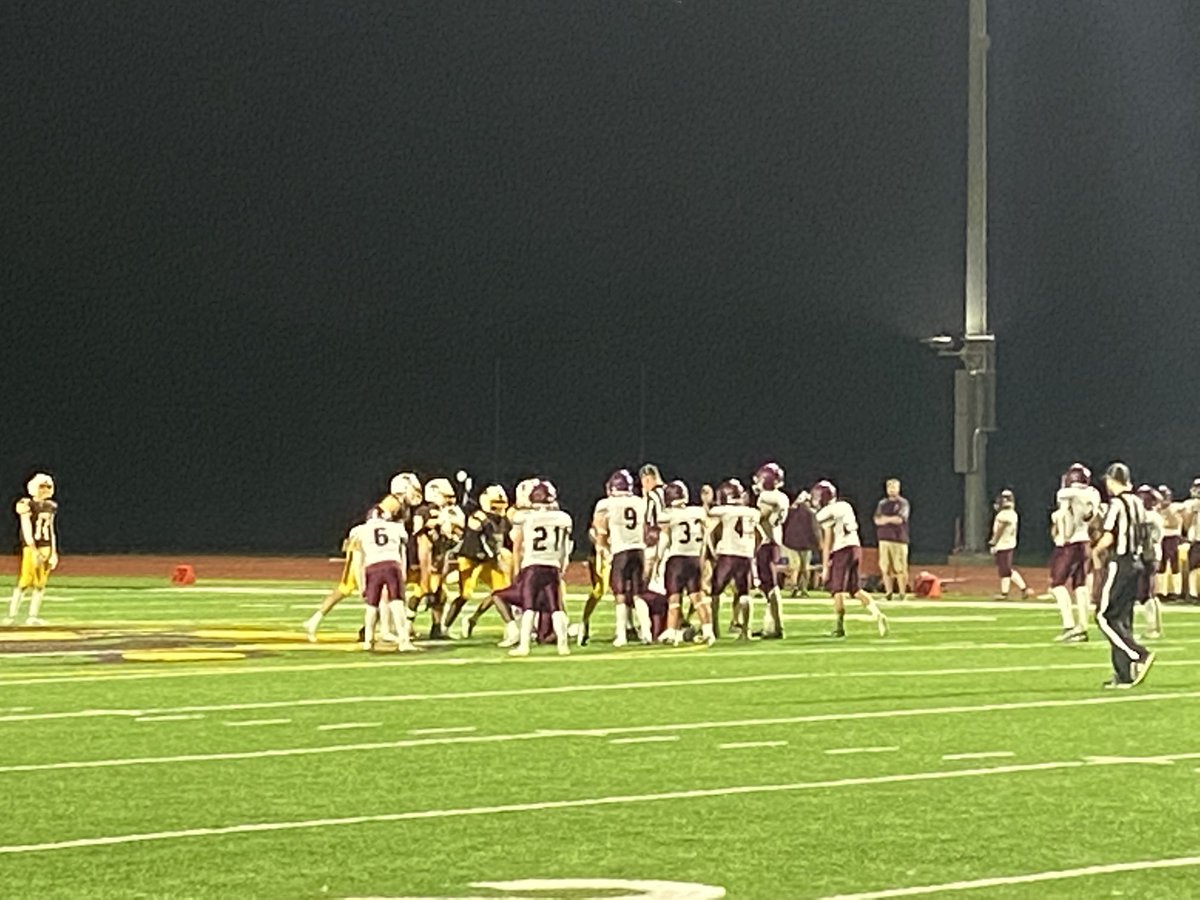 mbeaton30's tweet photo. The Bruins get the win 31-6 over the Knights! Go Bruins! https://t.co/F7azNVIFGb