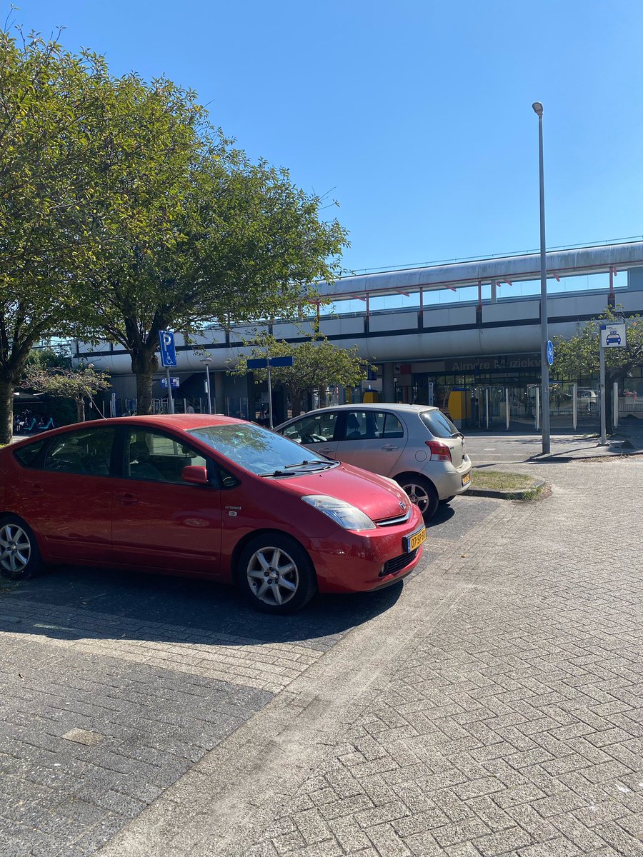 In Almere kán het (ergens anders ook)!
…slachtoffer worden van criminelen😡
Dagje weg eindigt met een fikse kater dankzij het jatten van de katalysator.
…noodzakelijk als rolstoelauto.
Erg onthand zo!
Stelletje🤬

<a href="/almere/">almere</a> #diefstal #katalysator #Prius #inclusie #afhankelijkheid