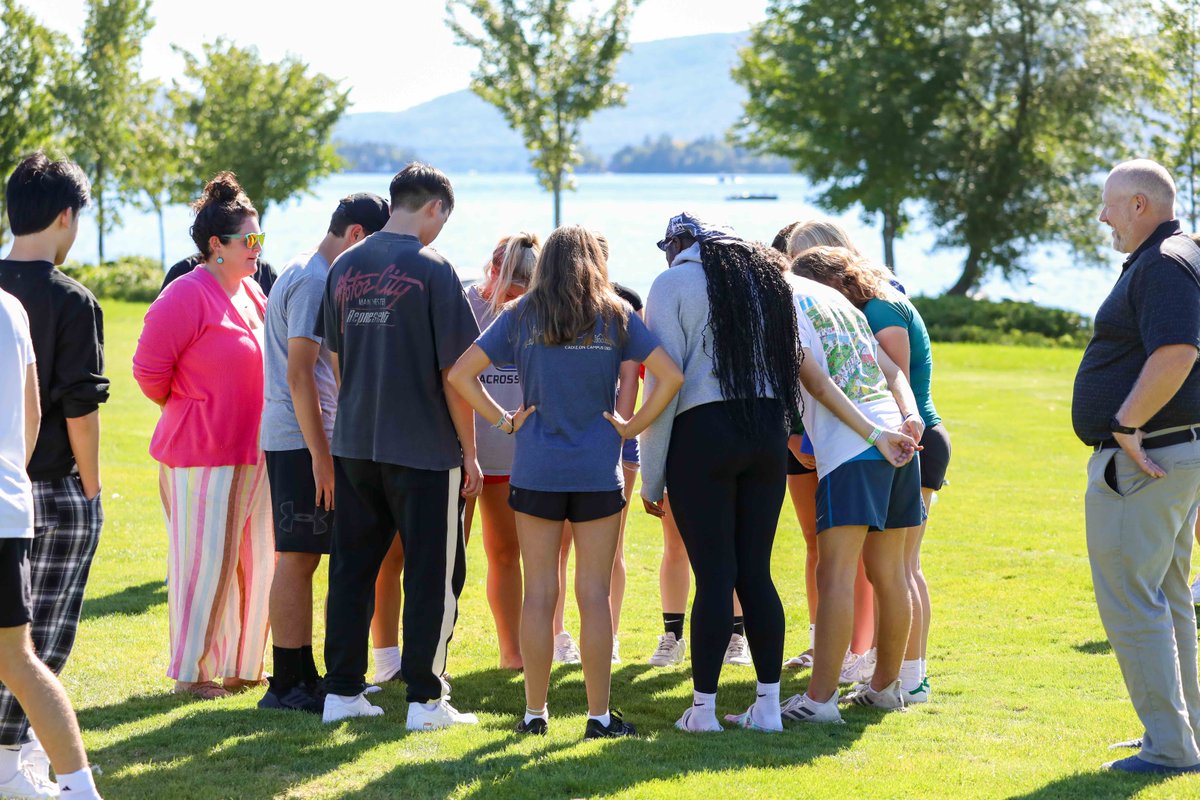 BrewsterAcademy's tweet photo. Student Leaders moved in a couple days early to prepare for Orientation Weekend. They spent some time building on their student leadership training last May, as well as gearing up to welcome new students this weekend! 
#BrewsterAcademy #LivesofPurpose  #Brewster22Kickoff https://t.co/wJppURjRRN