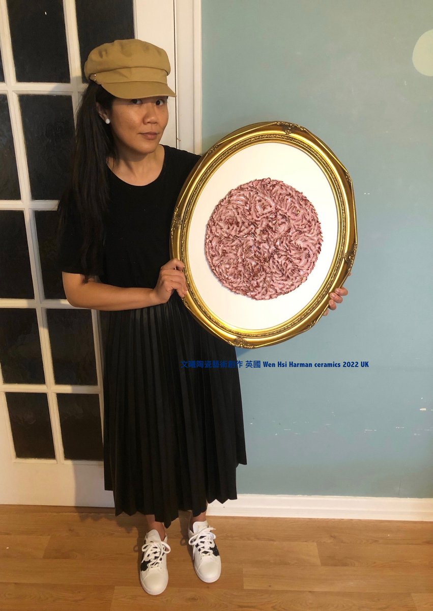 WENHSIartist's tweet photo. Shabby Chic Pink. Handmade. Porcelain. Gold lustre. Enamels. Ready-made frame. 48.5 x 48 x 4 cm. Wall art. 2021.
https://t.co/PvKVaMNria

＃shabbychicpink #readymadeframe #porcelain #wallart #ceramics #porcelainwallart #pinkporcelain https://t.co/vEVD9NxHA1