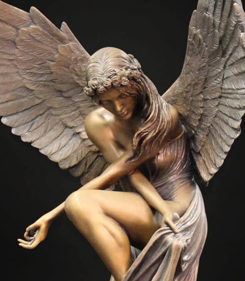 gandalf_u's tweet photo. Uno de los patrones de la obra del escultor es que sus figuras mas queridas están elaboradas en arcilla y bronce, como es el caso de este ángel. En este podemos ver su habitual juego de jugar con la textura de la ropa y la forma magistral de diseñar las alas celestiales. https://t.co/0OtYCcBnw5