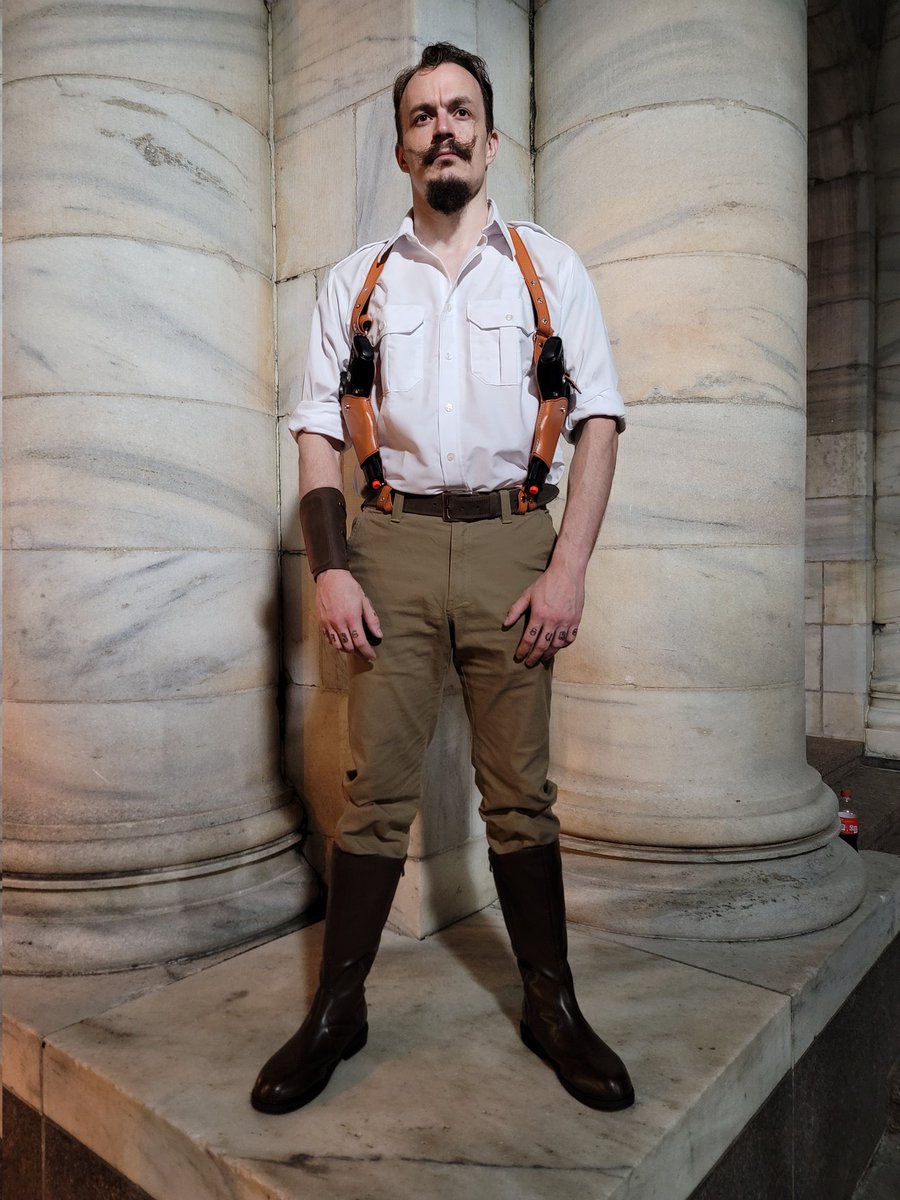 SonnyDefarge's tweet photo. This is fine too. Turns out, I was on the right side of the river.

Hair/facial hair aren't film accurate. But I hope I still did the most precious human, Brendan Fraser, proud.

📸 - @theamazingryman

#DragonCon2022 #DragonCon #TheMummy #BrendanFraser https://t.co/97EM8DKoXZ