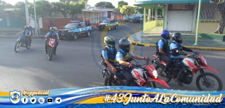 Policía Nacional y las familias nicaragüenses recorrieron las principales calles de Managua en saludo a las Fiestas Patrias de nuestra amada #PatriaBenditaYLibre 

#UnidosEnVictorias
#43JuntoALaComunidad