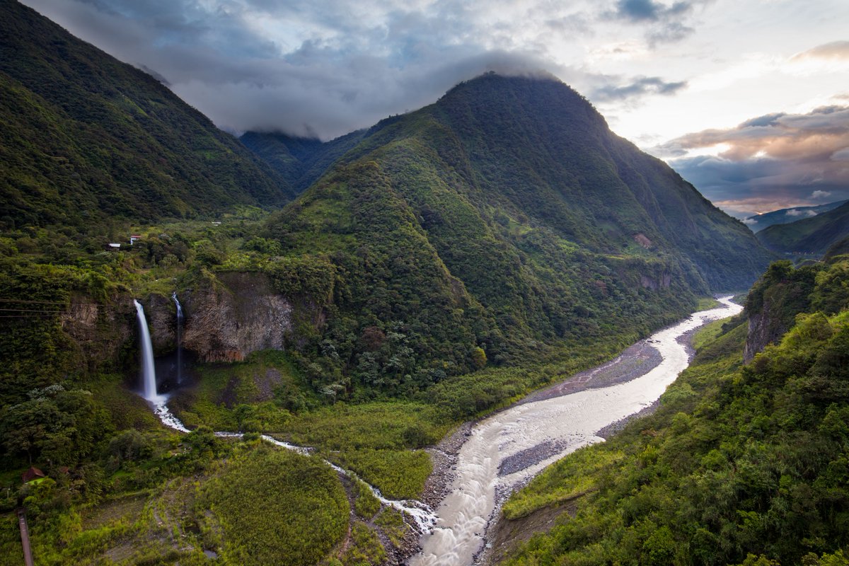 Adventureherot1's tweet photo. It’s one of the most impressive waterfalls you’ll ever see, surrounded by beautiful winding staircases down to its base and the caves behind. Discover other things to do in Baños, Ecuador here:
https://t.co/9HCrAODdiD
#Baños #Ecuador https://t.co/asMDA9EAcP