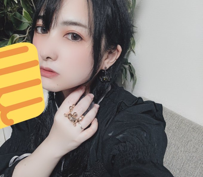 今日はライブに思いを馳せて下ツインテ😌
再販分で買えたマホミルリングとシャンデライヤリングでポケモンまみれだった 