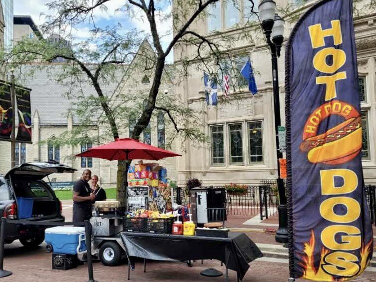 Join us in the Indy Labor Fest Kids Zone on Monument Circle today for all a mom can ask for…FREE, Family-Friendly Fun! 🎉