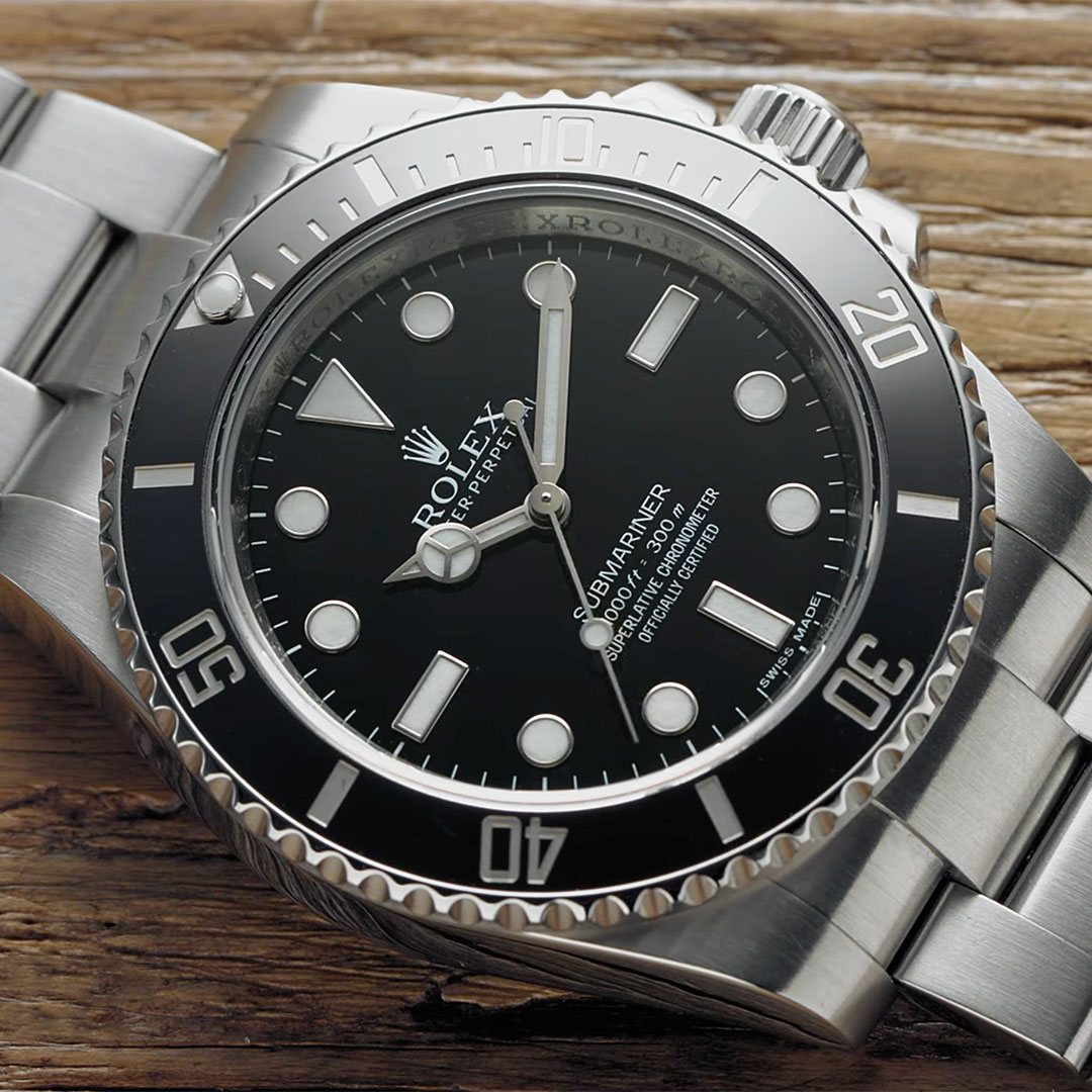 Dive watches: date or no date?